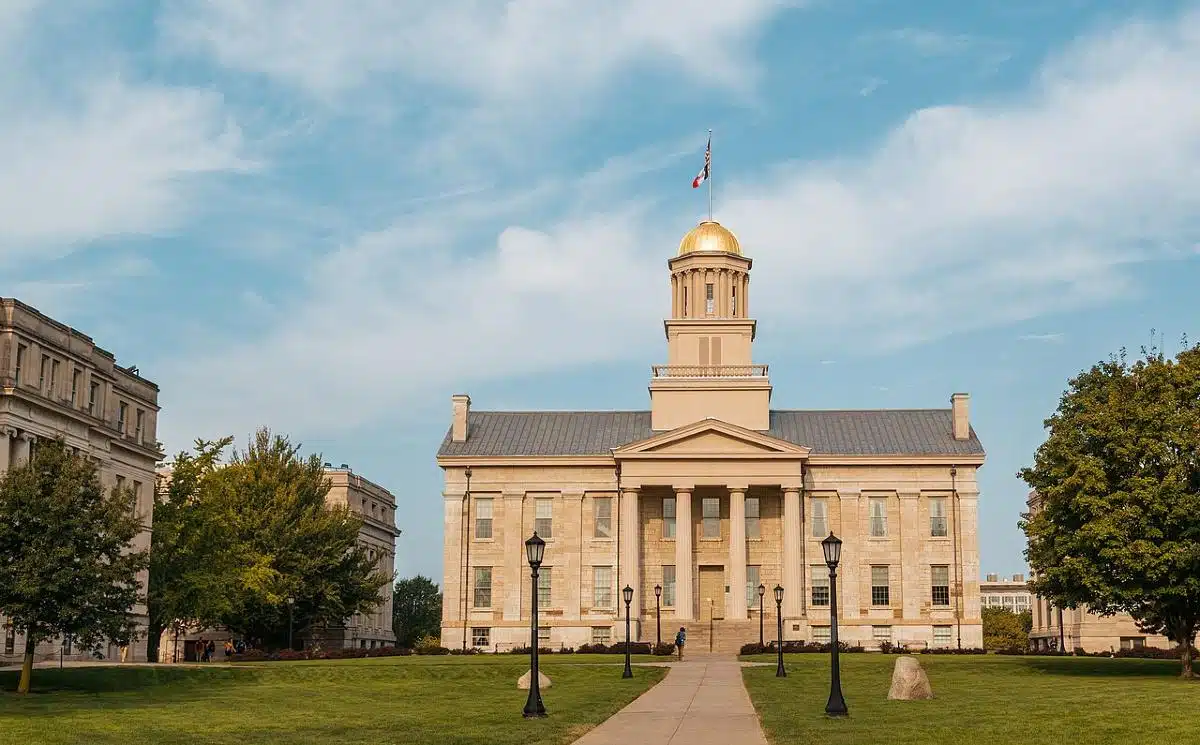 Iowa College Athletes Take Sports Betting Warrant Lawsuit to Eighth Circuit